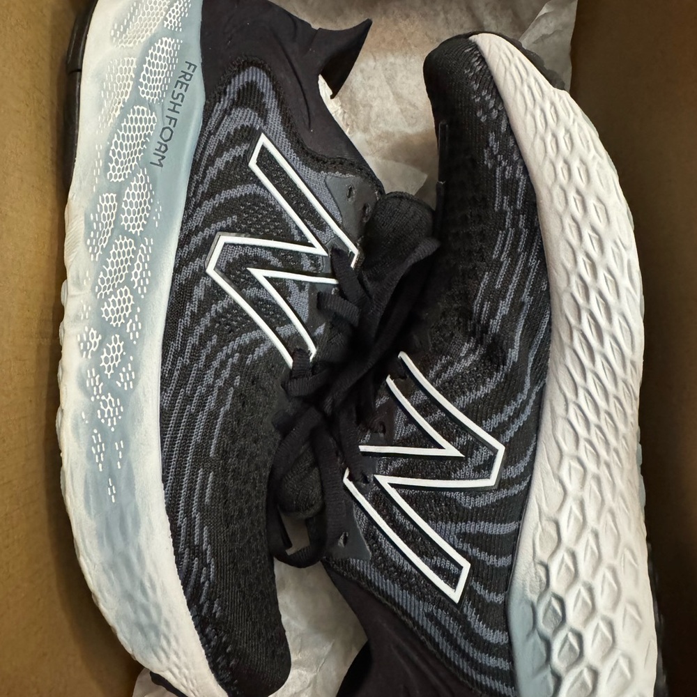 New Balance Women's Running Shoes 8 Narrow. New in Box
